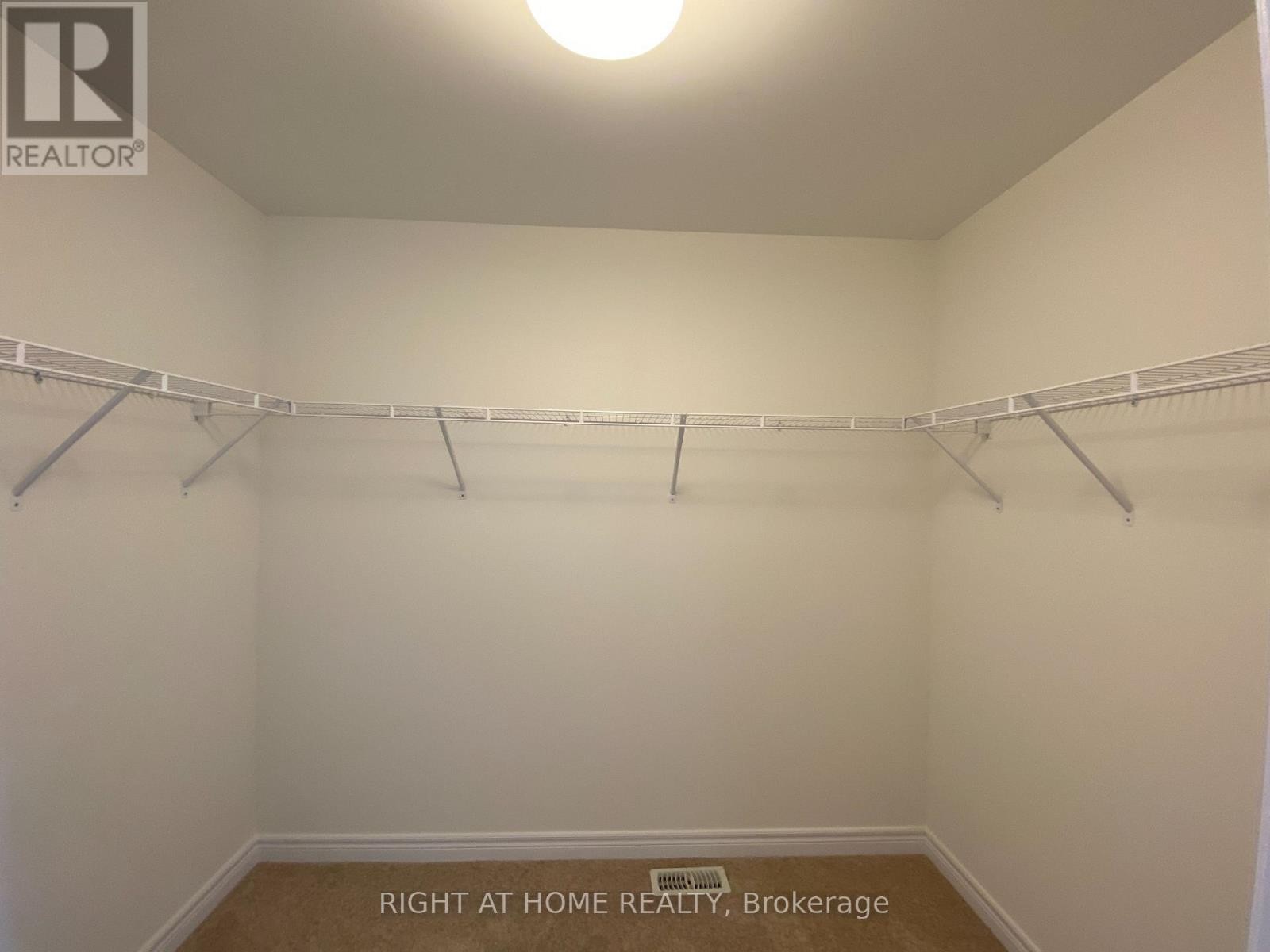 












1323 CHEE CHEE LANDING

,
Milton (FO Ford),




Ontario
L9E1L3

