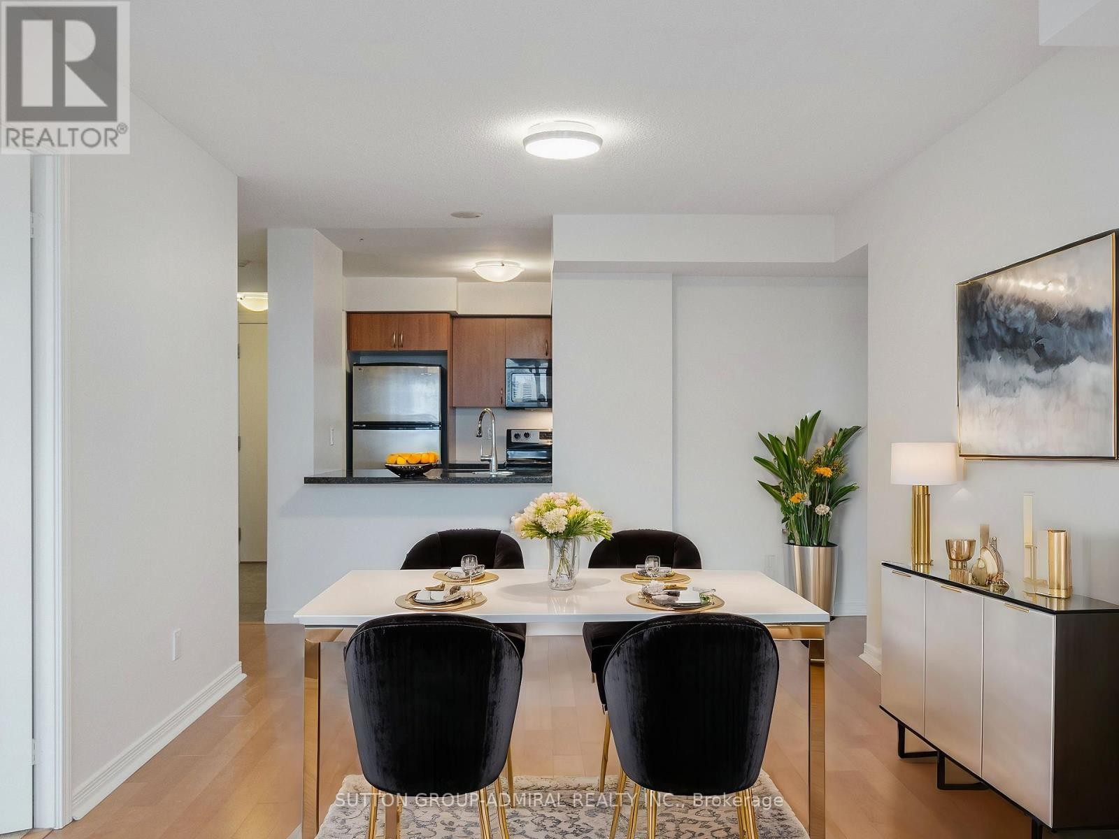












1715 - 60 HEINTZMAN STREET

,
Toronto (Junction Area),




Ontario
M6P5A1

