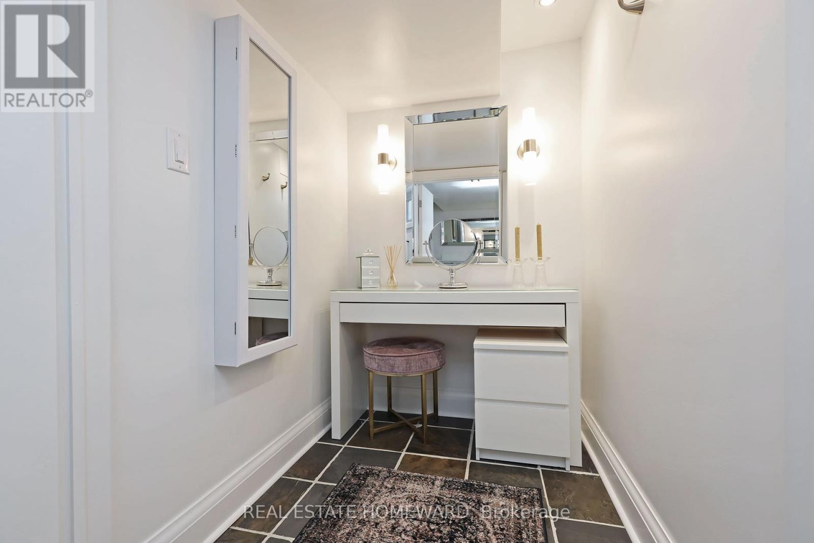 












49 GREENFIELD DRIVE

,
Toronto (Islington-City Centre West),




Ontario
M9B1H2

