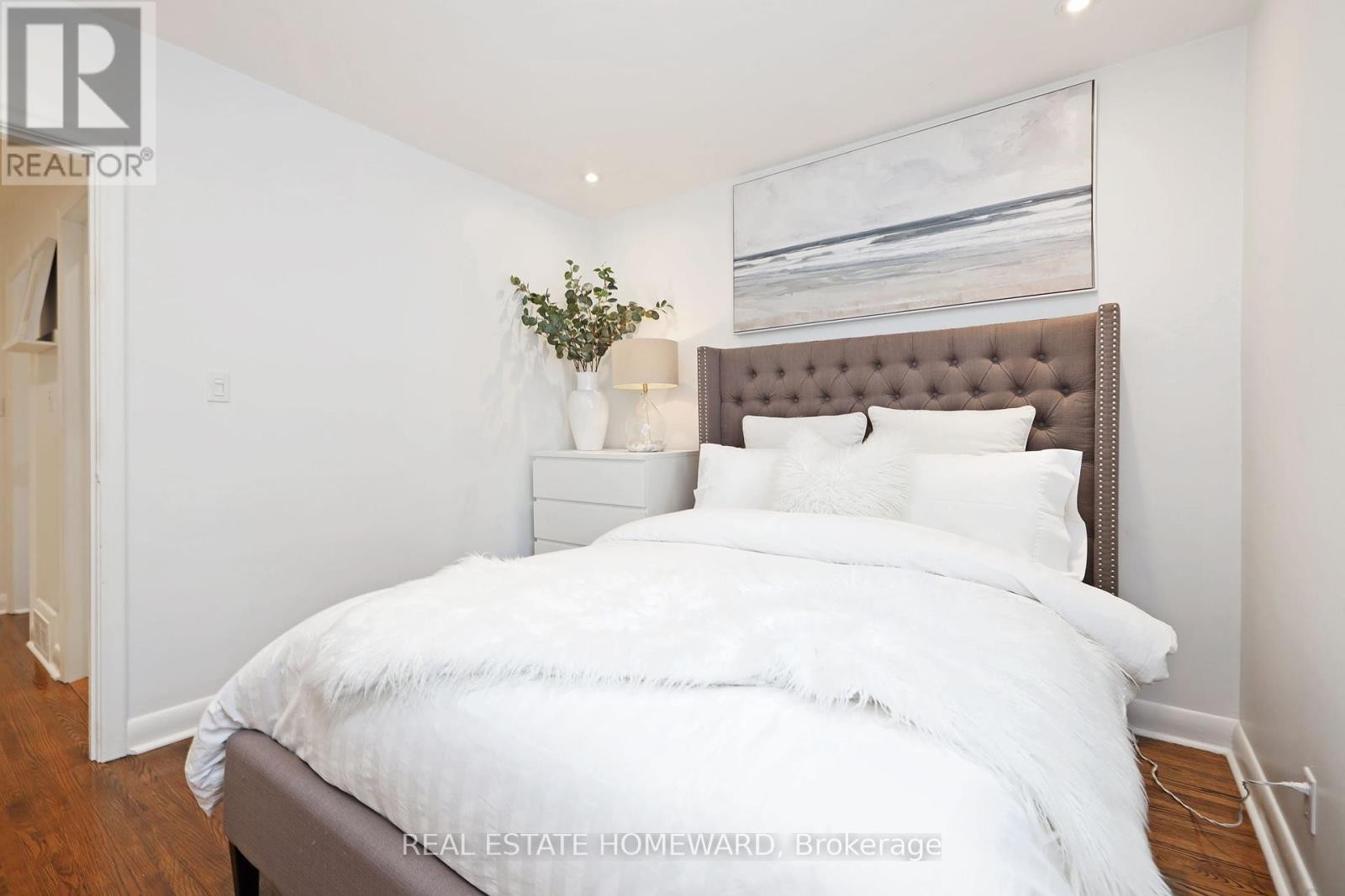 












49 GREENFIELD DRIVE

,
Toronto (Islington-City Centre West),




Ontario
M9B1H2

