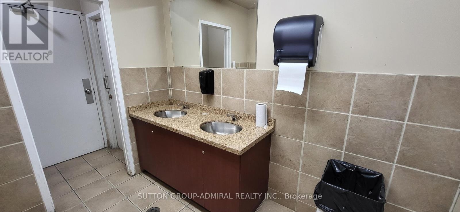 












200A - 1001 FINCH AVENUE W

,
Toronto (York University Heights),




Ontario
M3J2C7


