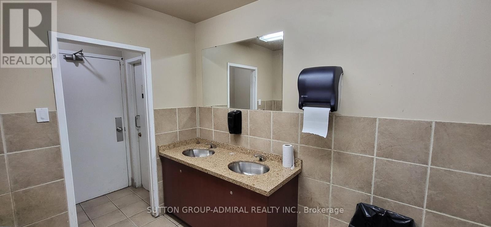 












200A - 1001 FINCH AVENUE W

,
Toronto (York University Heights),




Ontario
M3J2C7

