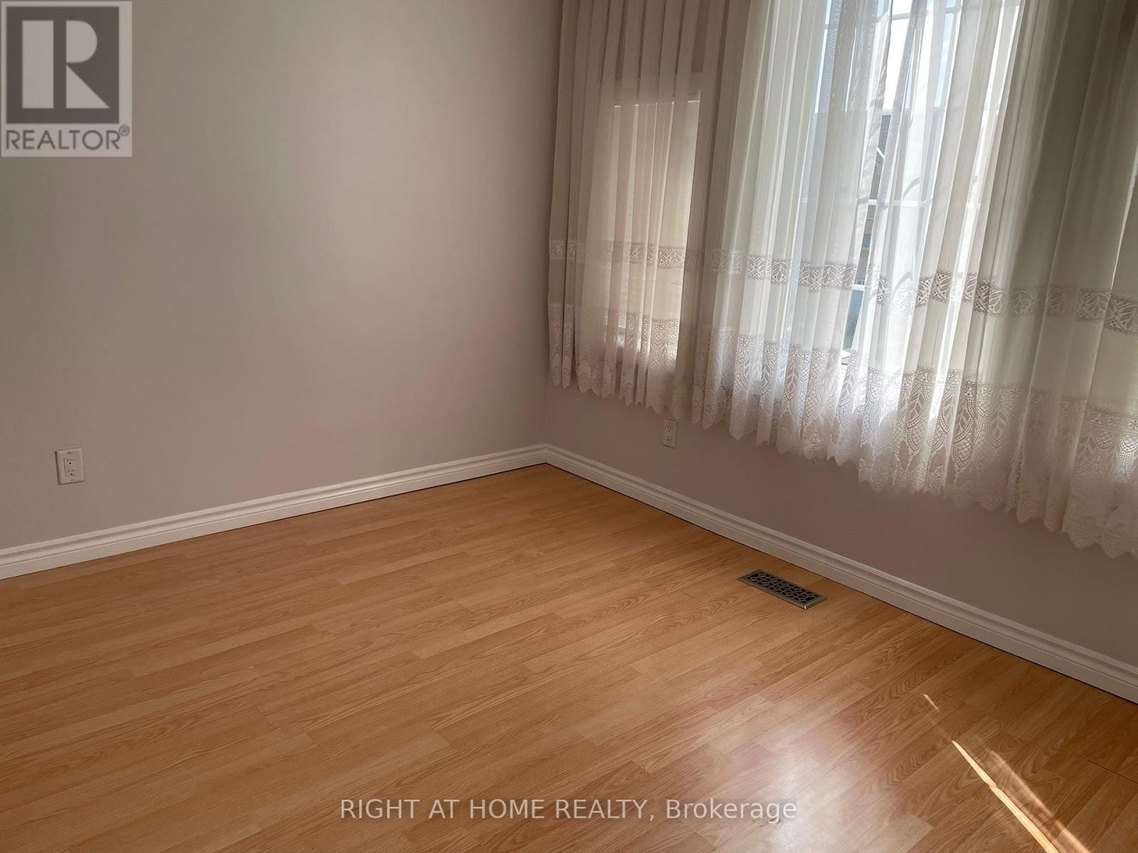 












MAIN AND 2ND LEVEL - 35 ECHORIDGE DRIVE

,
Brampton (Fletcher's Meadow),




Ontario
L7A3K8

