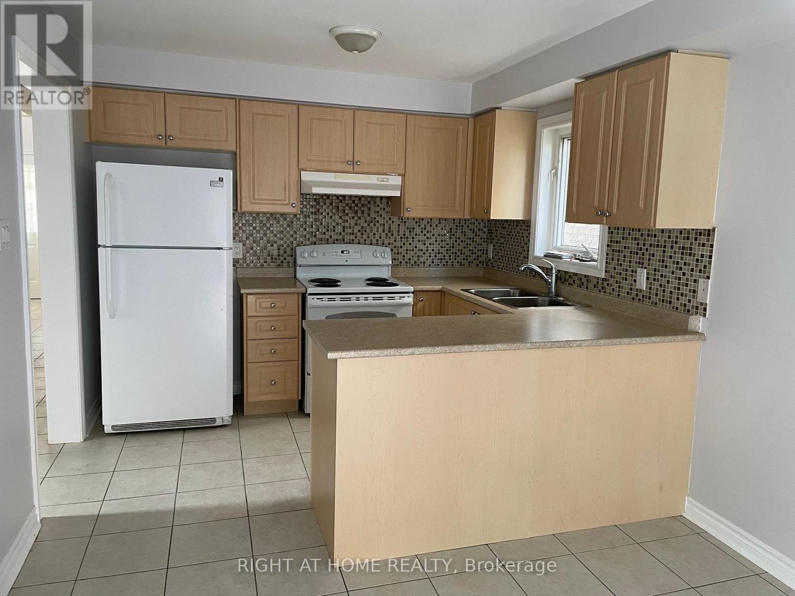 












MAIN AND 2ND LEVEL - 35 ECHORIDGE DRIVE

,
Brampton (Fletcher's Meadow),




Ontario
L7A3K8

