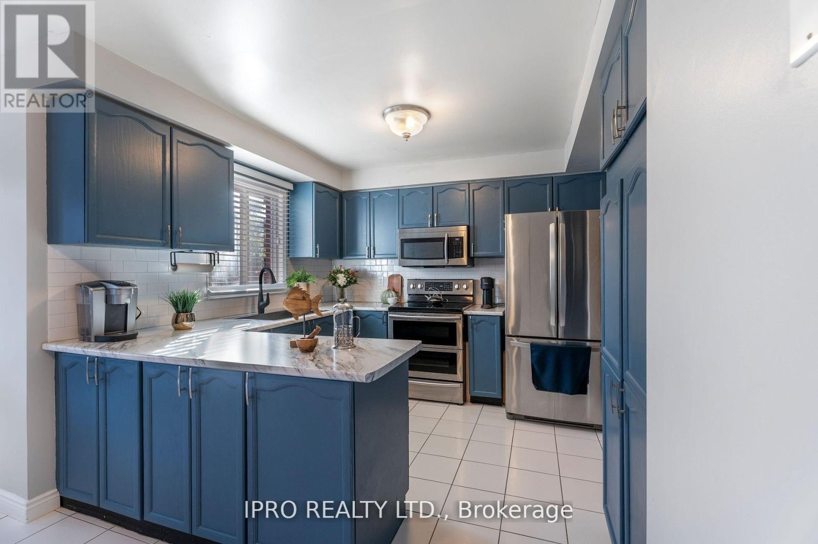 












6070 PRAIRIE CIRCLE

,
Mississauga (Lisgar),




Ontario
L5N5Z5

