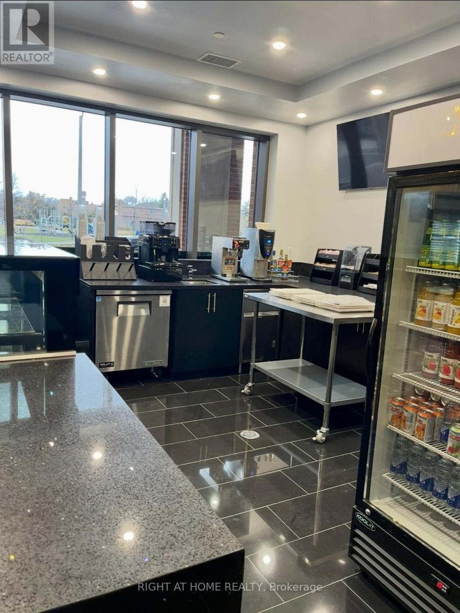 












106 - 38 VIA BAGNATO

,
Toronto (Yorkdale-Glen Park),




Ontario
M6A0B1


