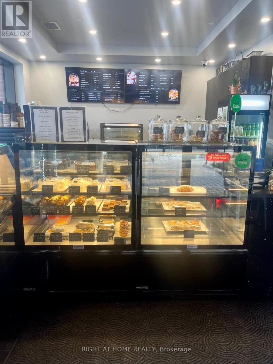 












106 - 38 VIA BAGNATO

,
Toronto (Yorkdale-Glen Park),




Ontario
M6A0B1

