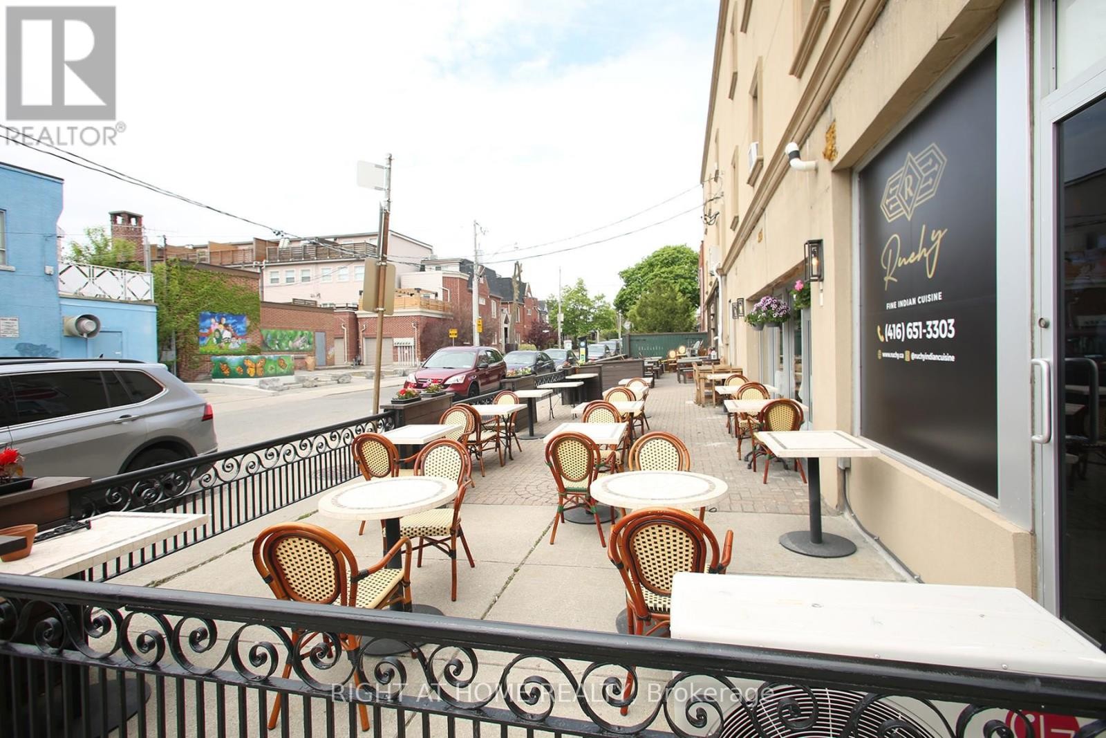 












1370 ST CLAIR AVENUE W

,
Toronto (Corso Italia-Davenport),




Ontario
M6E1C4

