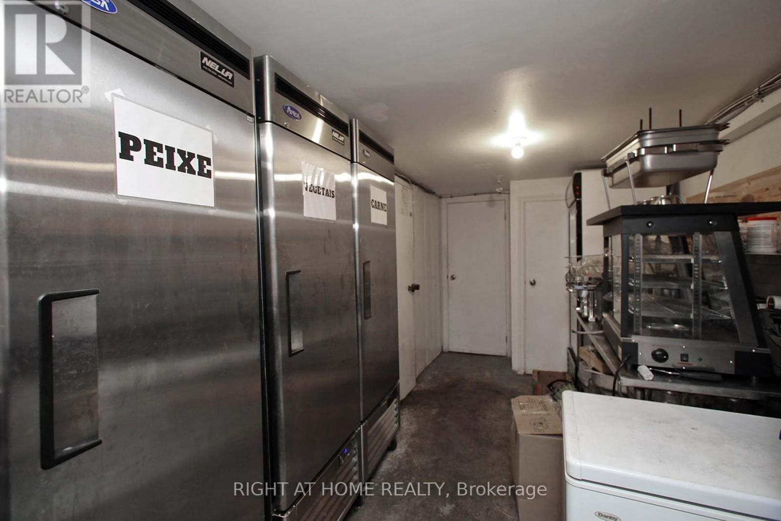 












1370 ST CLAIR AVENUE W

,
Toronto (Corso Italia-Davenport),




Ontario
M6E1C4

