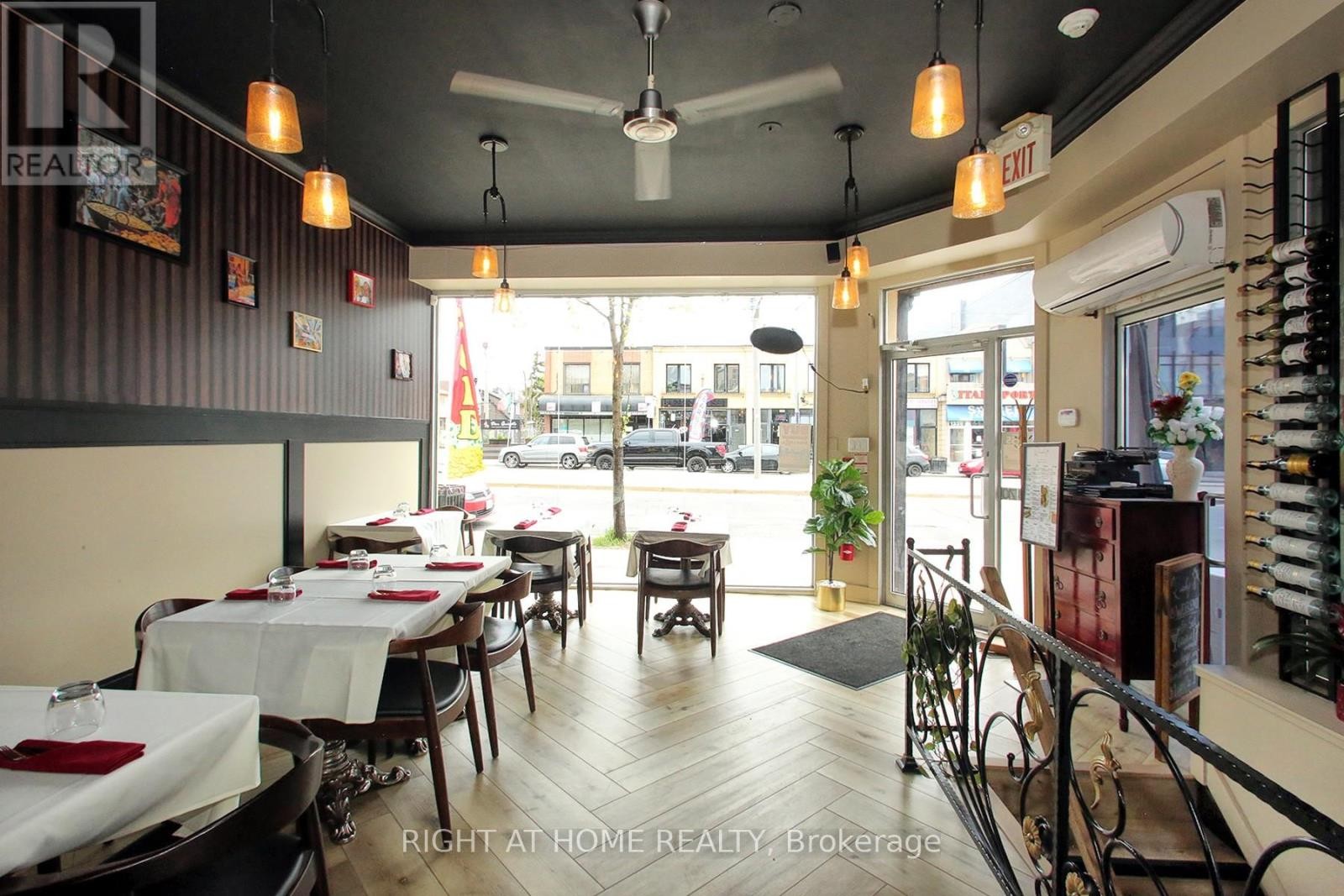 












1370 ST CLAIR AVENUE W

,
Toronto (Corso Italia-Davenport),




Ontario
M6E1C4

