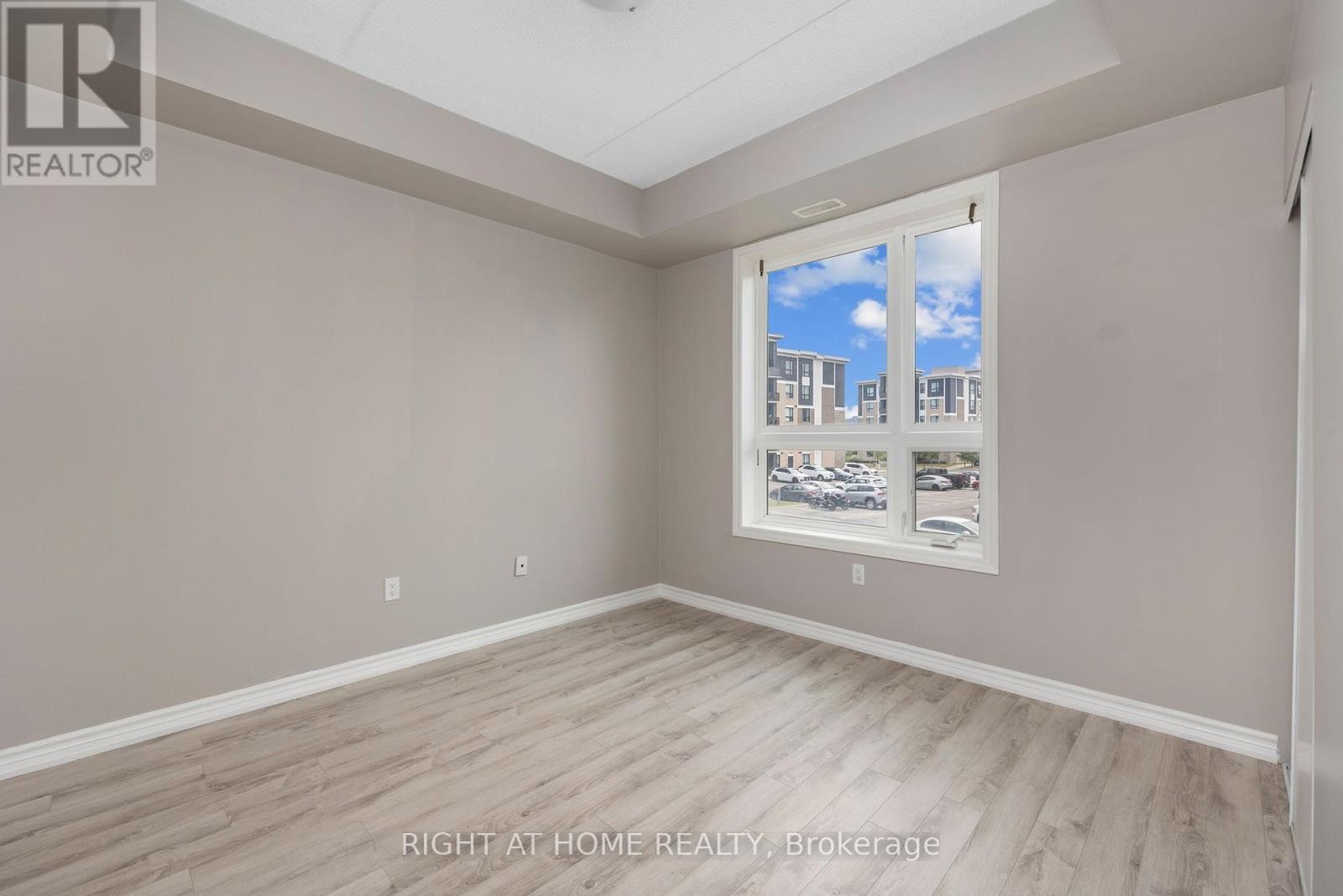 












222 - 640 SAUVE STREET

,
Milton (BE Beaty),




Ontario
L9T9A7

