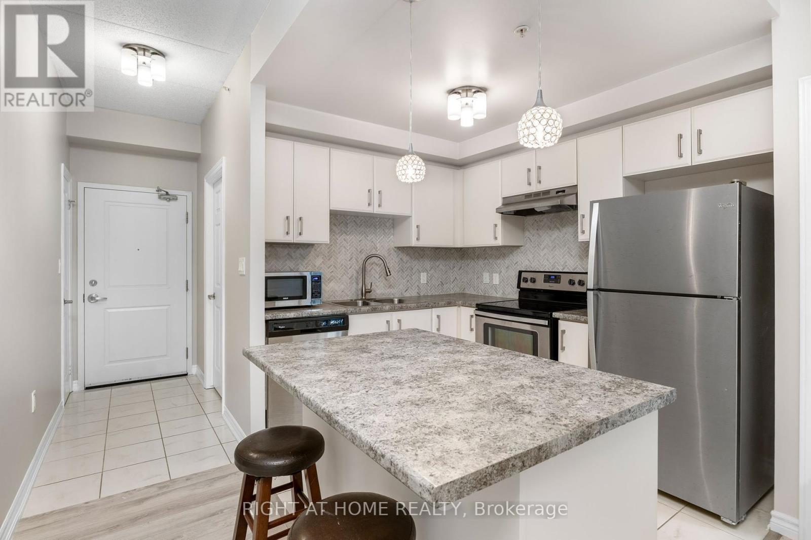 












222 - 640 SAUVE STREET

,
Milton (BE Beaty),




Ontario
L9T9A7

