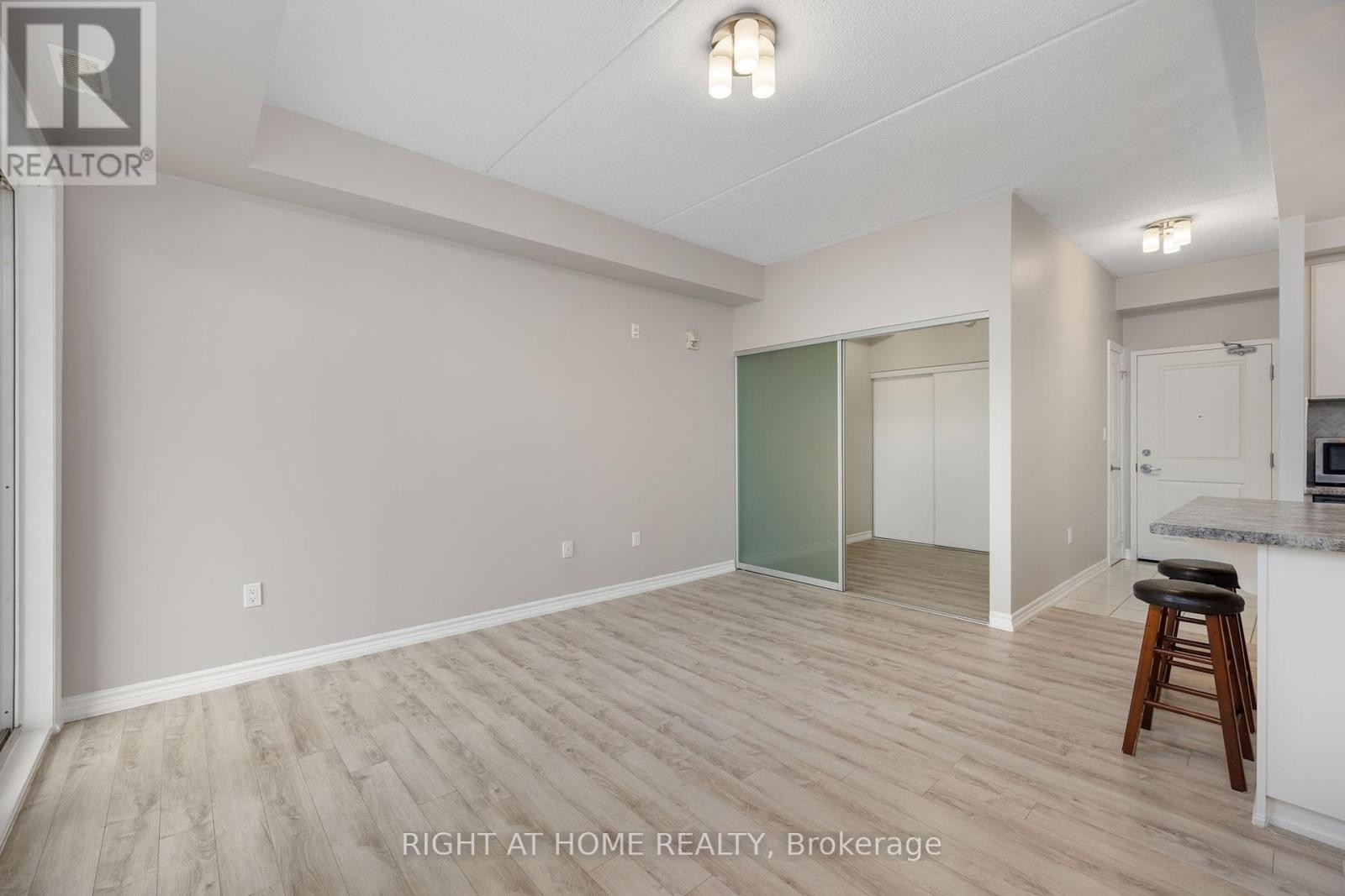 












222 - 640 SAUVE STREET

,
Milton (BE Beaty),




Ontario
L9T9A7

