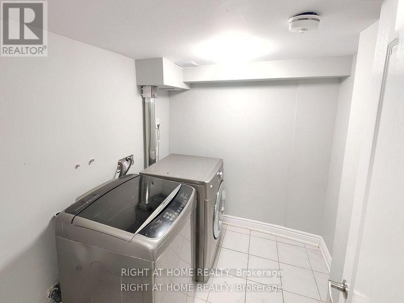












LOWER - 33 SCHOONER DRIVE

,
Brampton (Fletcher's Meadow),




Ontario
L7A3H3

