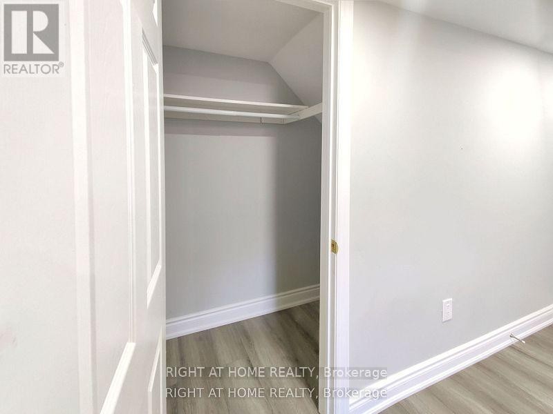 












LOWER - 33 SCHOONER DRIVE

,
Brampton (Fletcher's Meadow),




Ontario
L7A3H3

