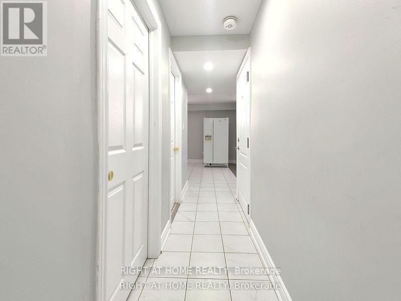 












LOWER - 33 SCHOONER DRIVE

,
Brampton (Fletcher's Meadow),




Ontario
L7A3H3

