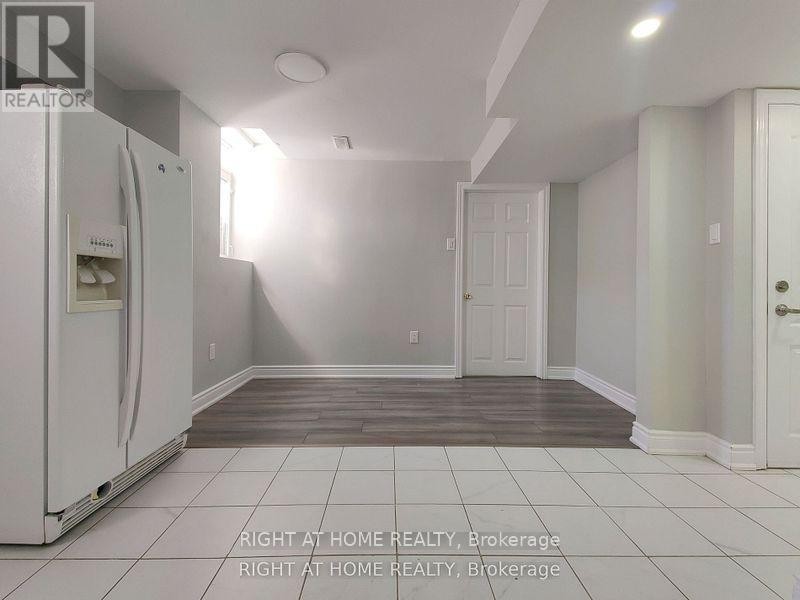 












LOWER - 33 SCHOONER DRIVE

,
Brampton (Fletcher's Meadow),




Ontario
L7A3H3

