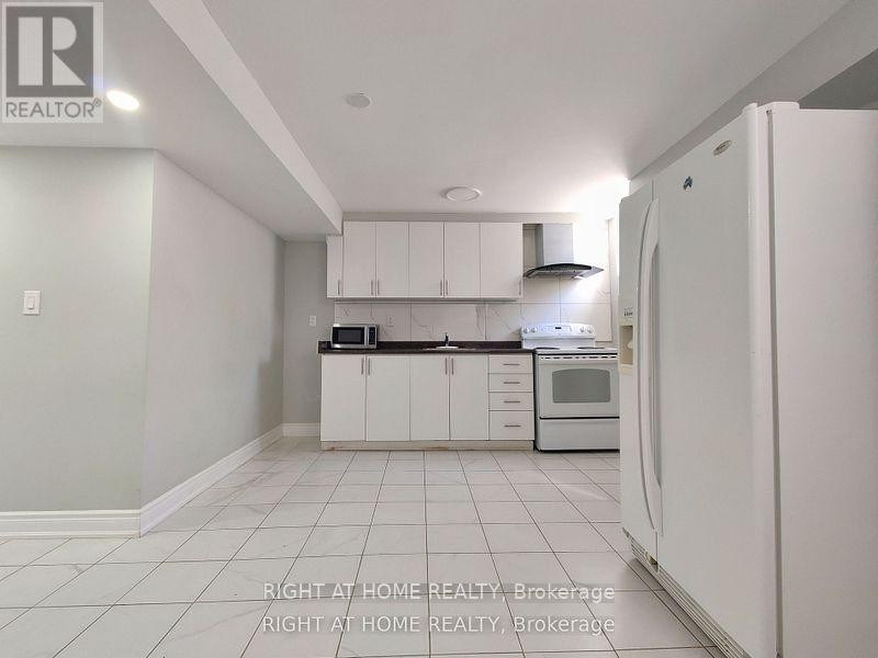 












LOWER - 33 SCHOONER DRIVE

,
Brampton (Fletcher's Meadow),




Ontario
L7A3H3

