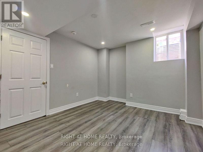 












LOWER - 33 SCHOONER DRIVE

,
Brampton (Fletcher's Meadow),




Ontario
L7A3H3


