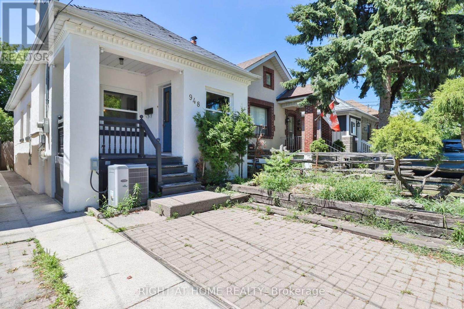 












948 RUNNYMEDE ROAD

,
Toronto (Rockcliffe-Smythe),




Ontario
M6N3W4

