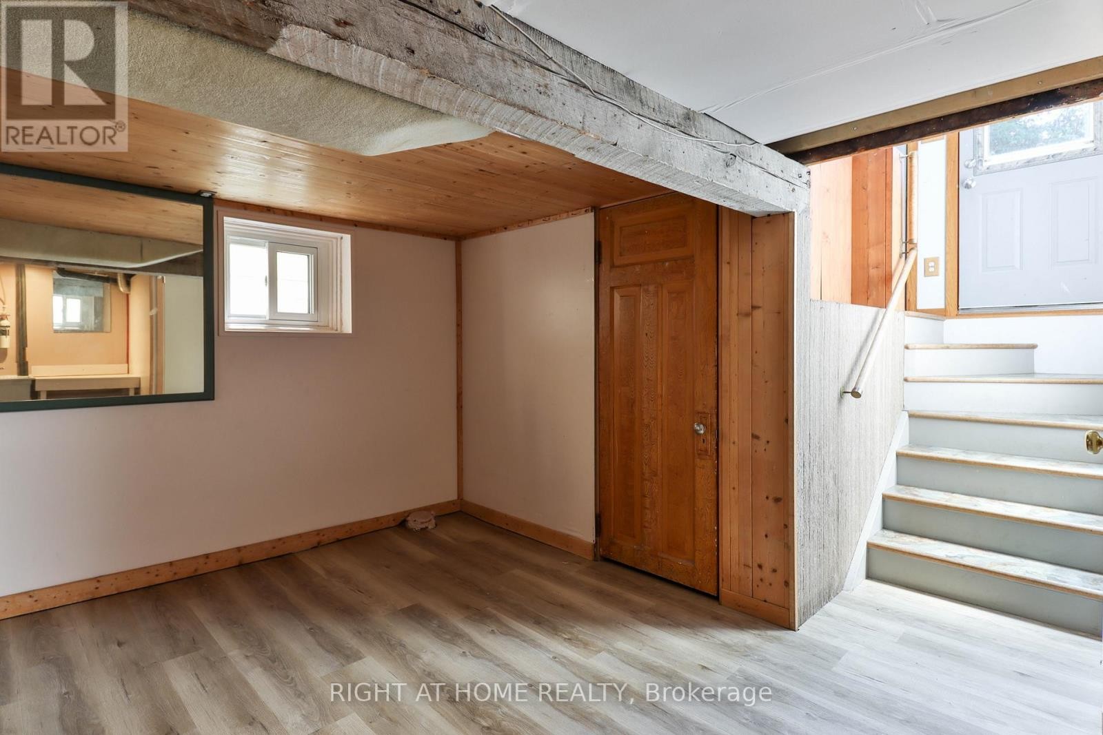 












948 RUNNYMEDE ROAD

,
Toronto (Rockcliffe-Smythe),




Ontario
M6N3W4

