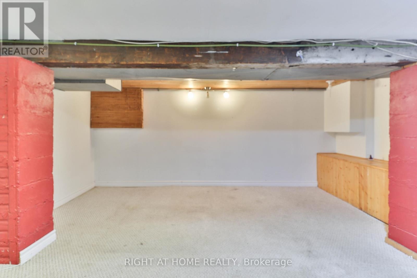 












948 RUNNYMEDE ROAD

,
Toronto (Rockcliffe-Smythe),




Ontario
M6N3W4

