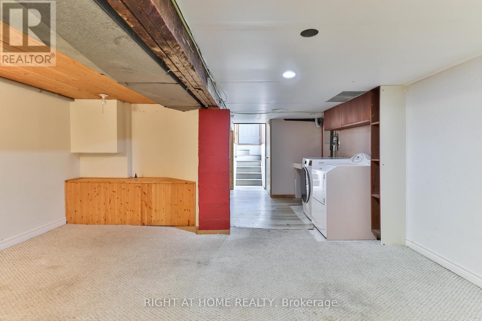 












948 RUNNYMEDE ROAD

,
Toronto (Rockcliffe-Smythe),




Ontario
M6N3W4

