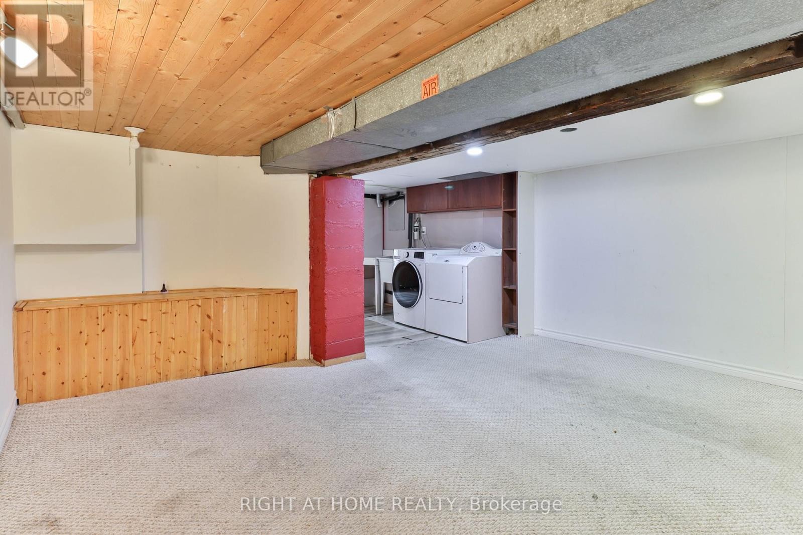 












948 RUNNYMEDE ROAD

,
Toronto (Rockcliffe-Smythe),




Ontario
M6N3W4

