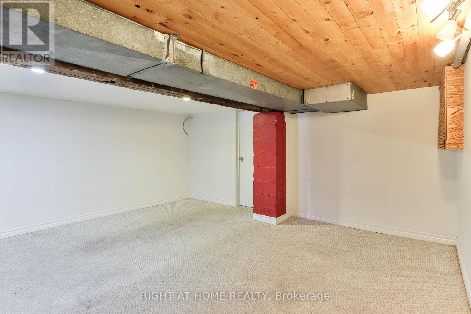 












948 RUNNYMEDE ROAD

,
Toronto (Rockcliffe-Smythe),




Ontario
M6N3W4

