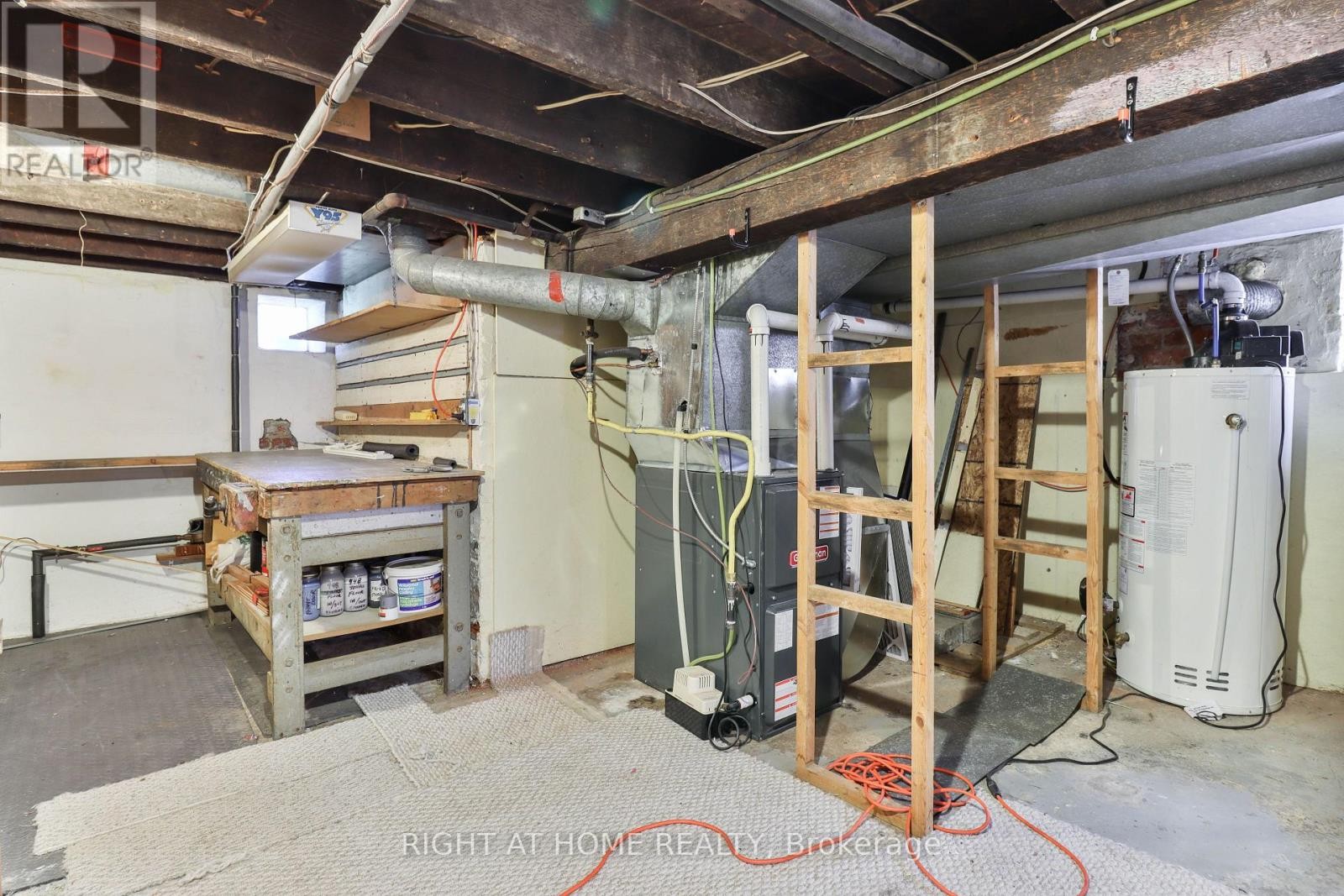 












948 RUNNYMEDE ROAD

,
Toronto (Rockcliffe-Smythe),




Ontario
M6N3W4

