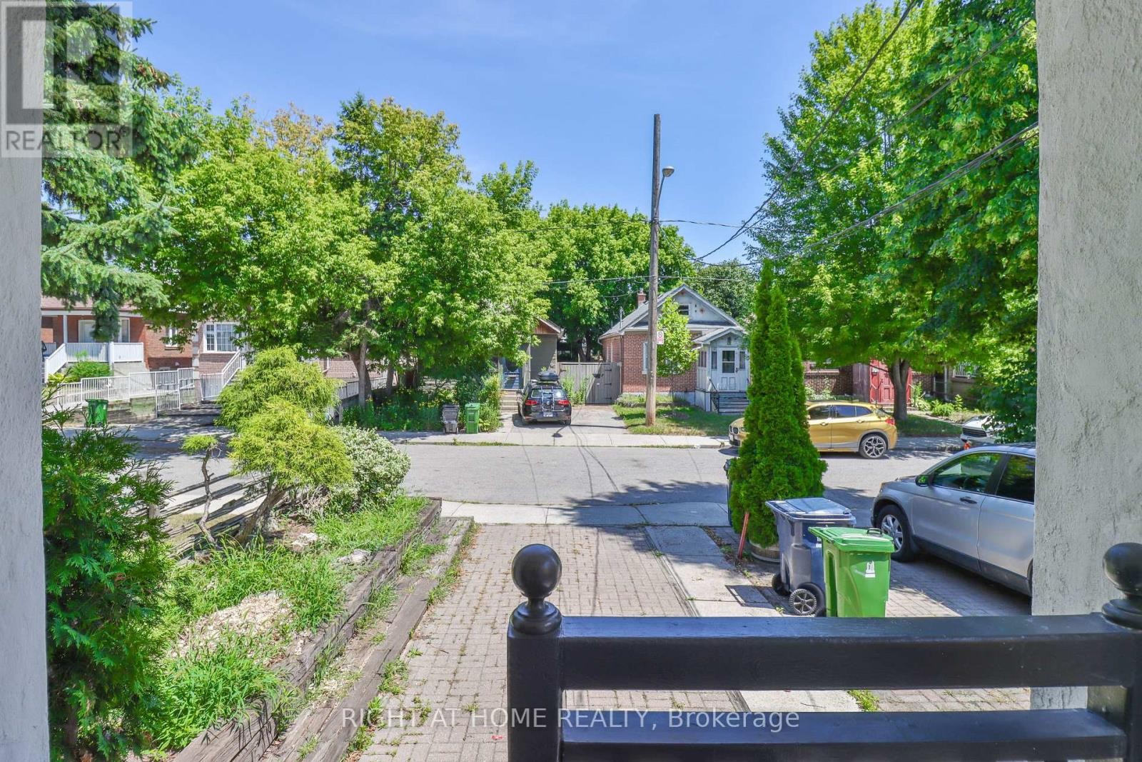 












948 RUNNYMEDE ROAD

,
Toronto (Rockcliffe-Smythe),




Ontario
M6N3W4

