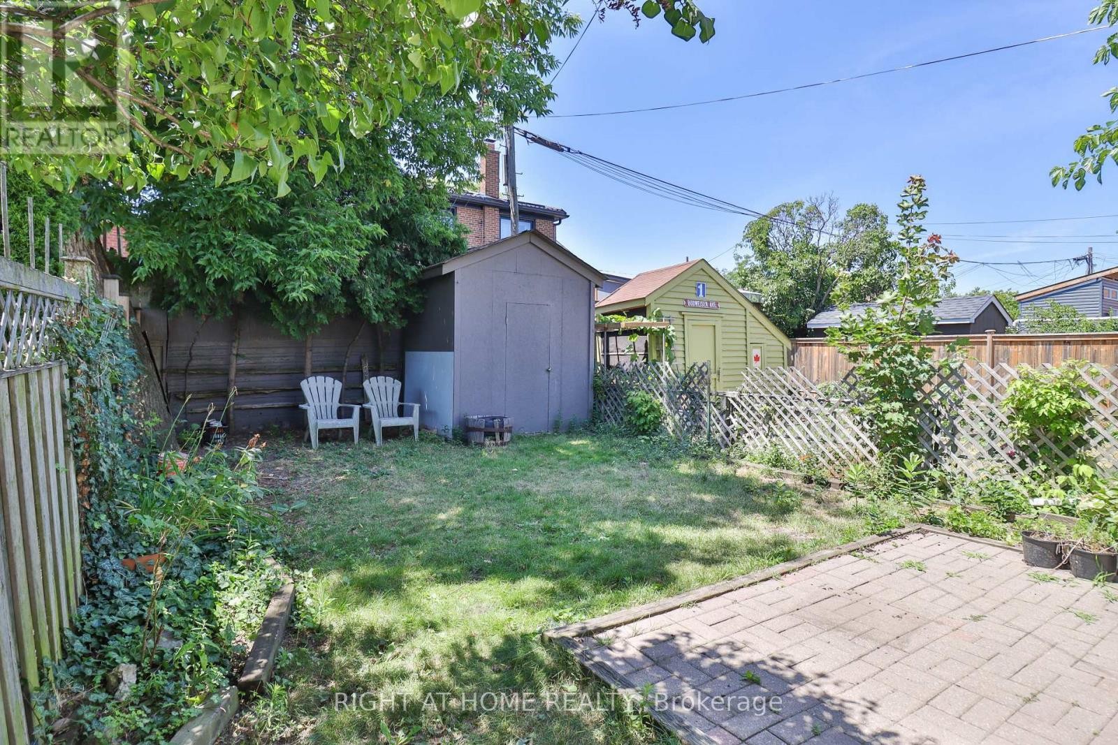 












948 RUNNYMEDE ROAD

,
Toronto (Rockcliffe-Smythe),




Ontario
M6N3W4


