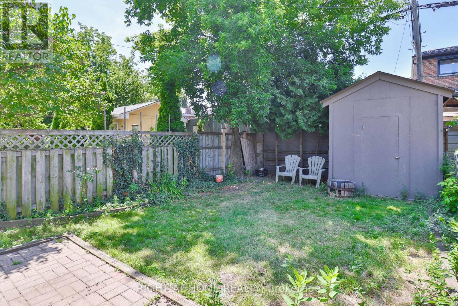 












948 RUNNYMEDE ROAD

,
Toronto (Rockcliffe-Smythe),




Ontario
M6N3W4

