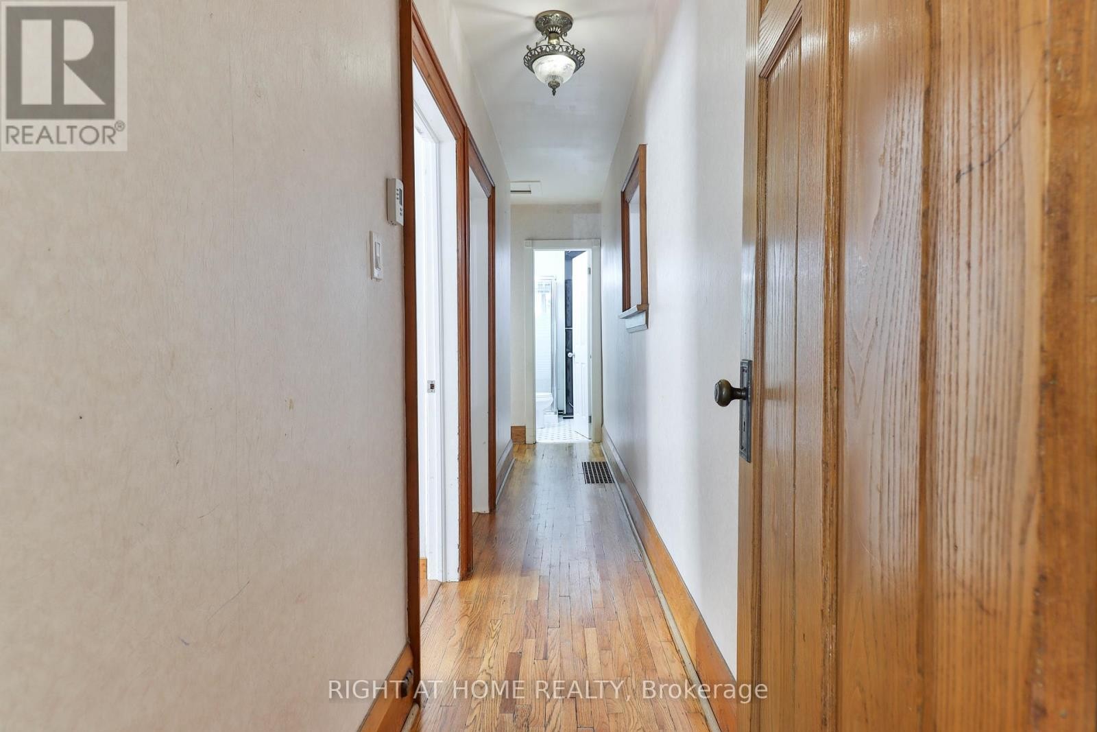 












948 RUNNYMEDE ROAD

,
Toronto (Rockcliffe-Smythe),




Ontario
M6N3W4

