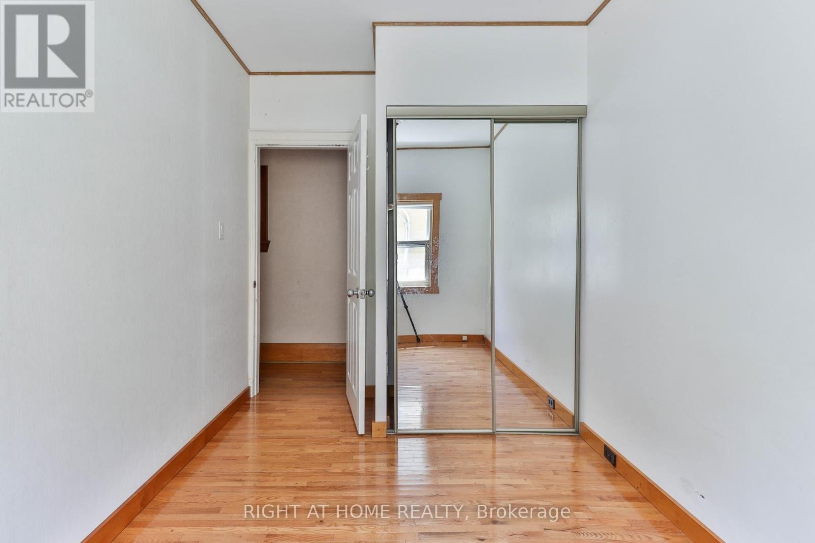 












948 RUNNYMEDE ROAD

,
Toronto (Rockcliffe-Smythe),




Ontario
M6N3W4

