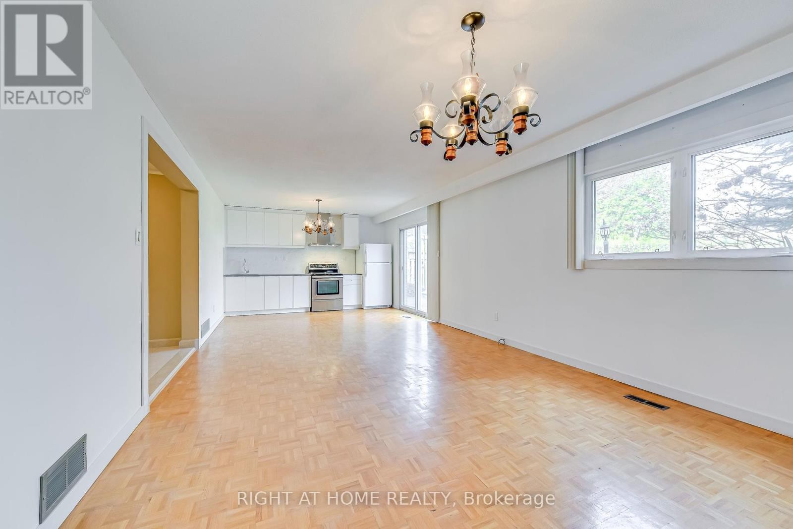 












LOWER - 2125 VARENCY DRIVE

,
Mississauga (Sheridan),




Ontario
L5K1C2

