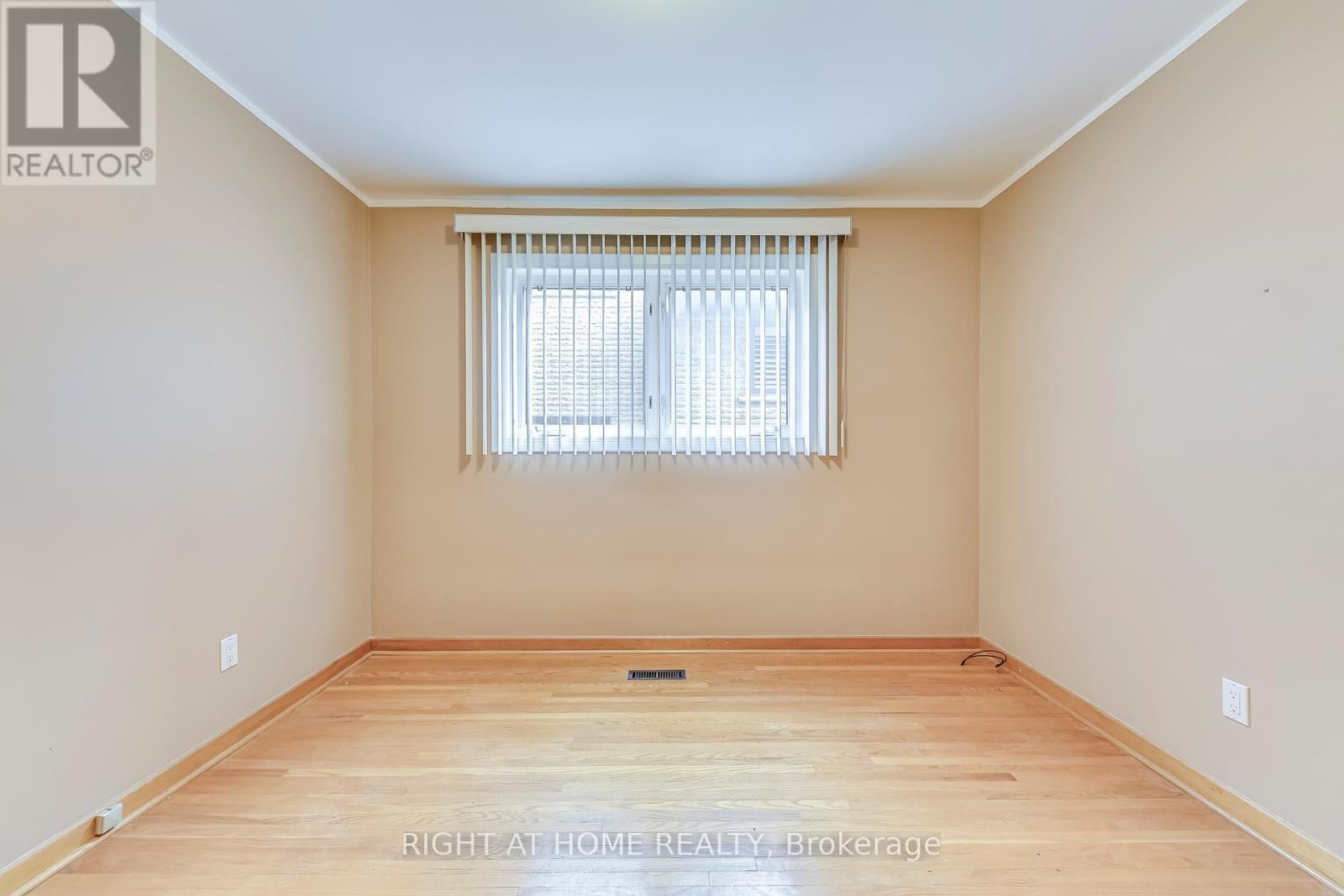 












LOWER - 2125 VARENCY DRIVE

,
Mississauga (Sheridan),




Ontario
L5K1C2

