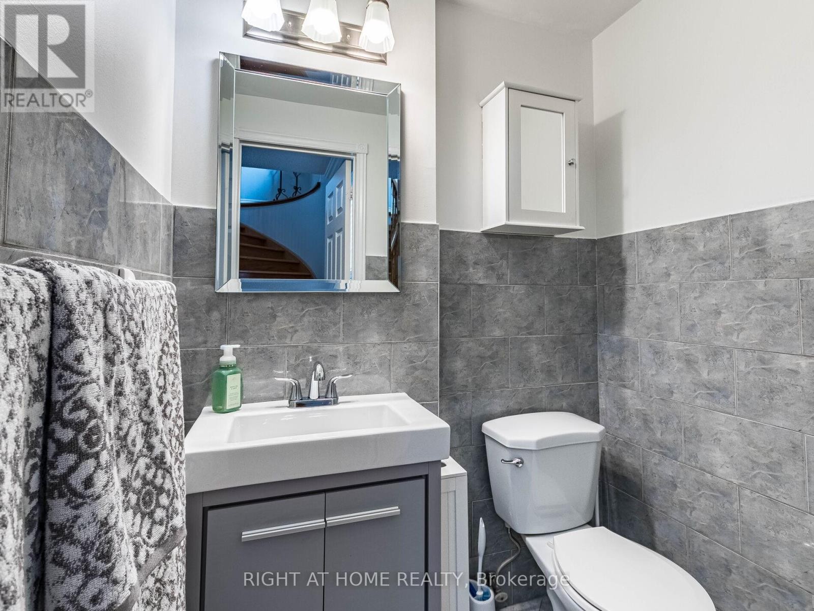 












3306 COLUMBINE CRESCENT

,
Mississauga (Lisgar),




Ontario
L5N6A8

