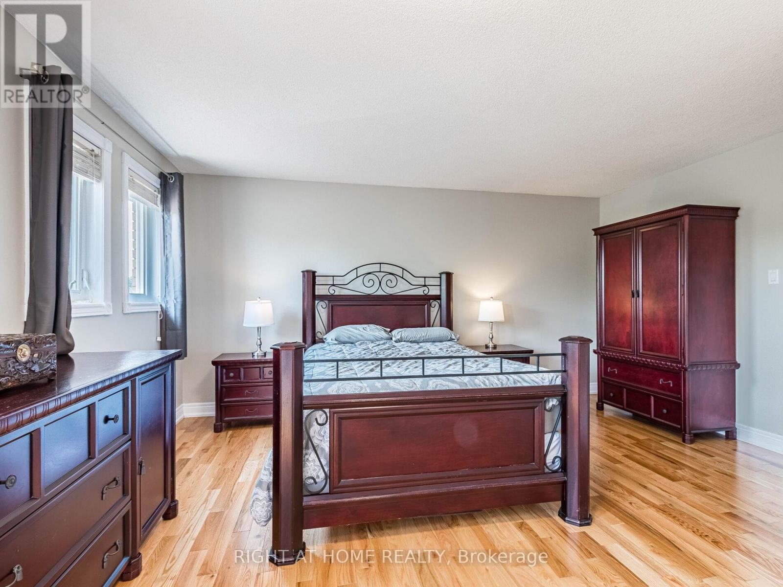 












3306 COLUMBINE CRESCENT

,
Mississauga (Lisgar),




Ontario
L5N6A8

