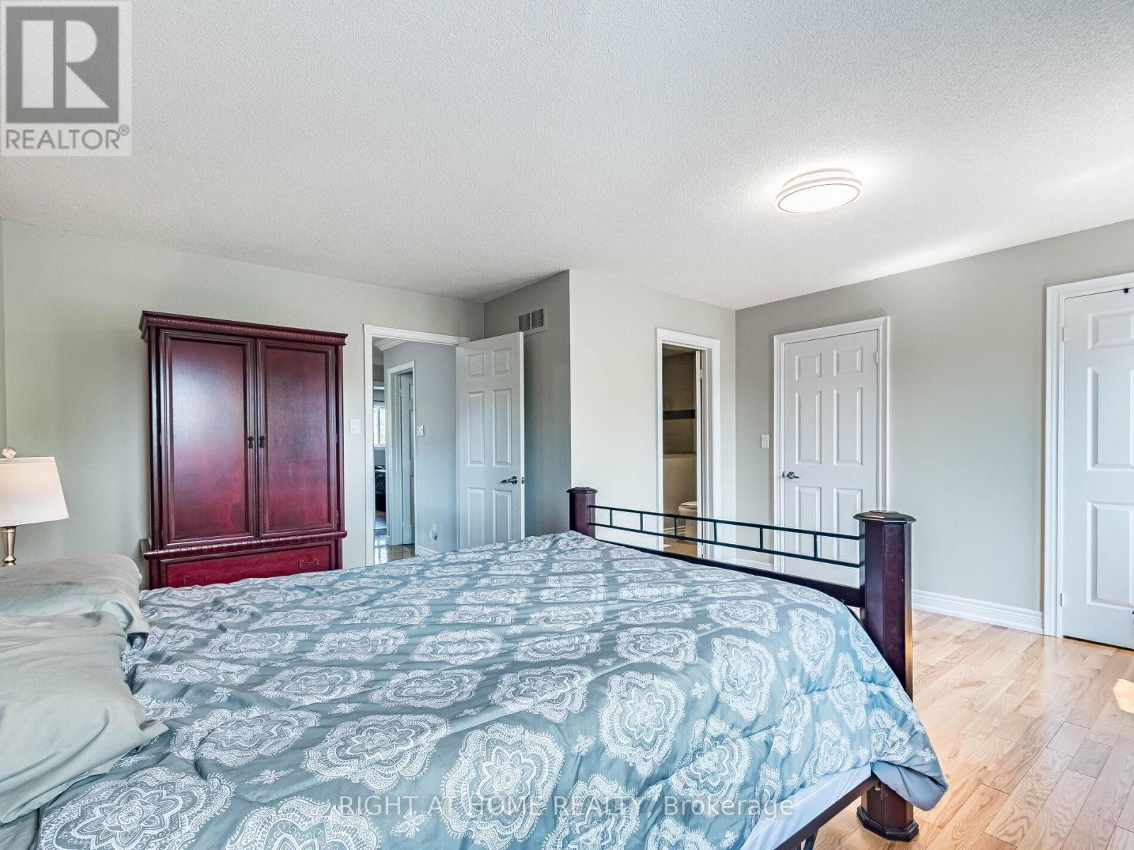












3306 COLUMBINE CRESCENT

,
Mississauga (Lisgar),




Ontario
L5N6A8

