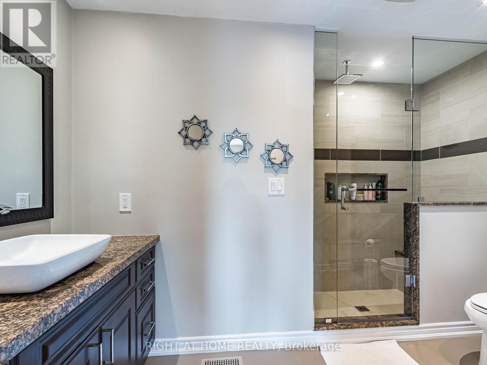 












3306 COLUMBINE CRESCENT

,
Mississauga (Lisgar),




Ontario
L5N6A8

