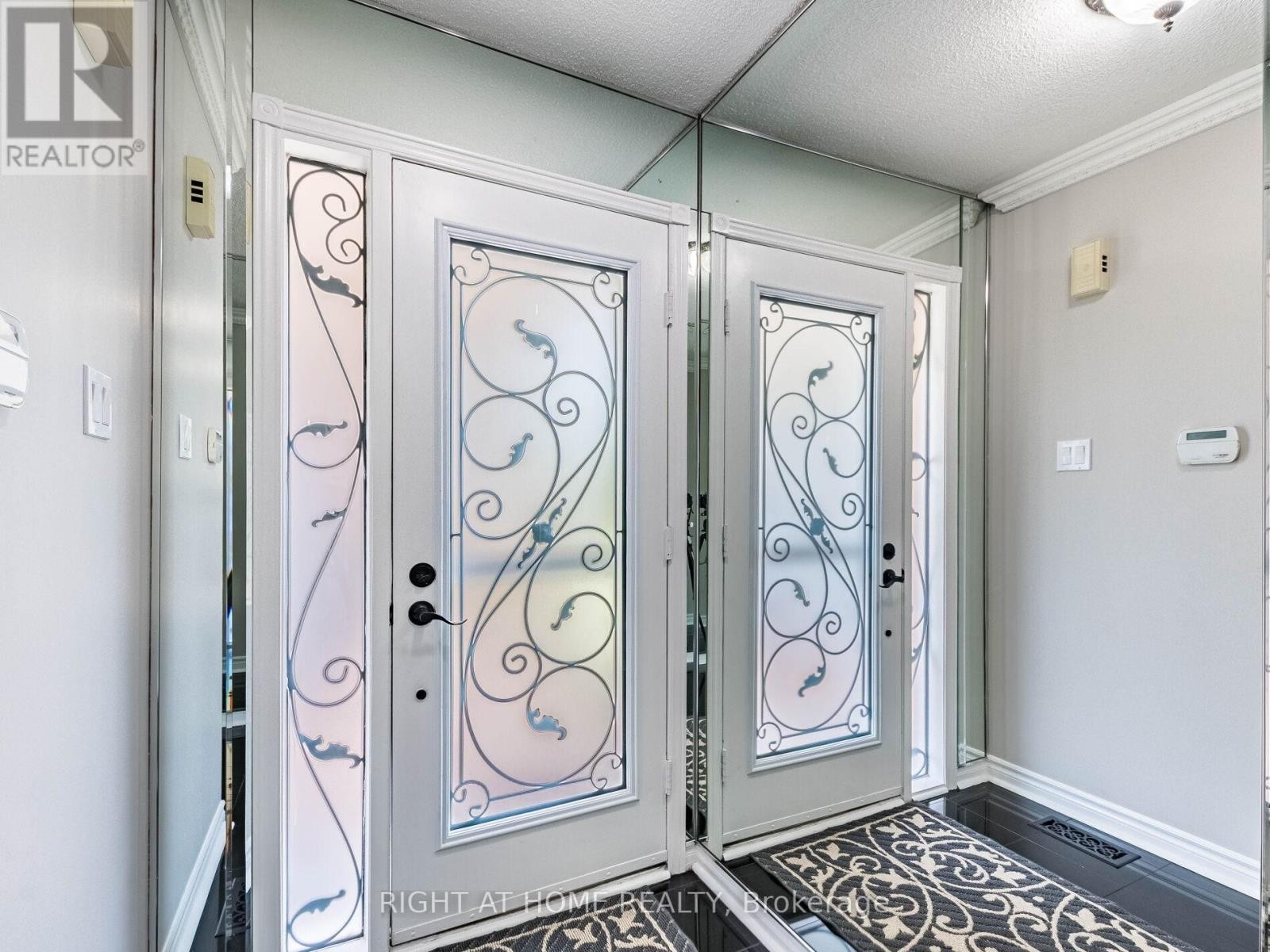 












3306 COLUMBINE CRESCENT

,
Mississauga (Lisgar),




Ontario
L5N6A8


