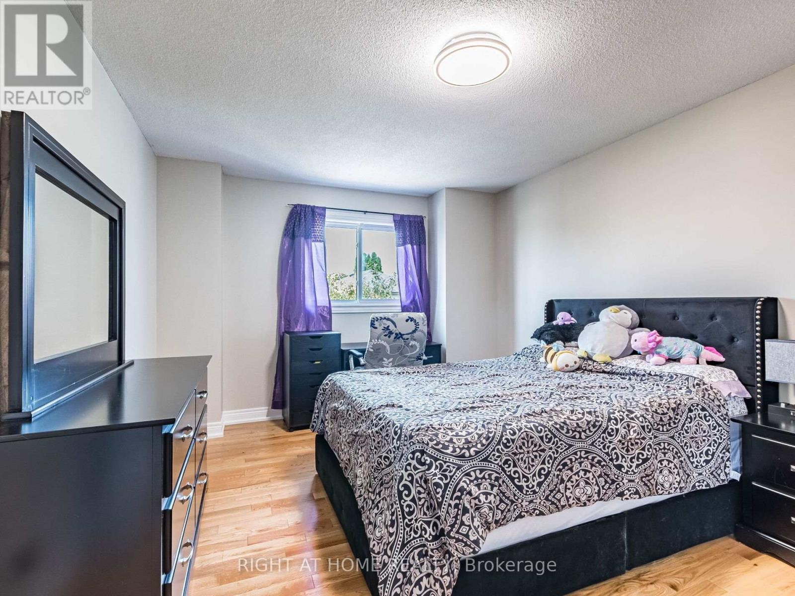 












3306 COLUMBINE CRESCENT

,
Mississauga (Lisgar),




Ontario
L5N6A8

