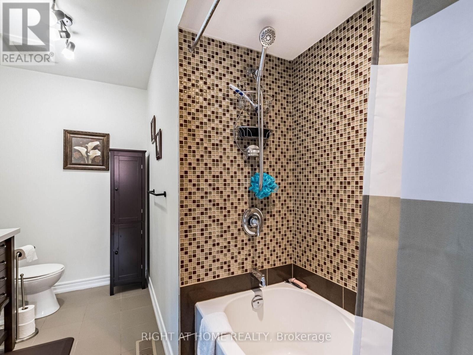 












3306 COLUMBINE CRESCENT

,
Mississauga (Lisgar),




Ontario
L5N6A8

