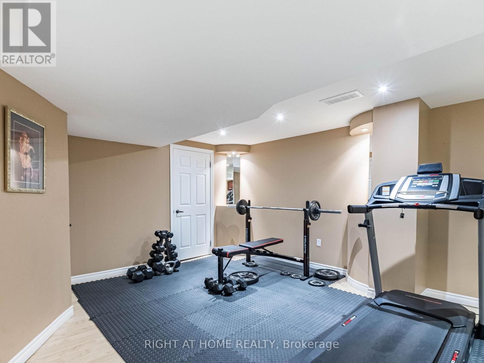 












3306 COLUMBINE CRESCENT

,
Mississauga (Lisgar),




Ontario
L5N6A8

