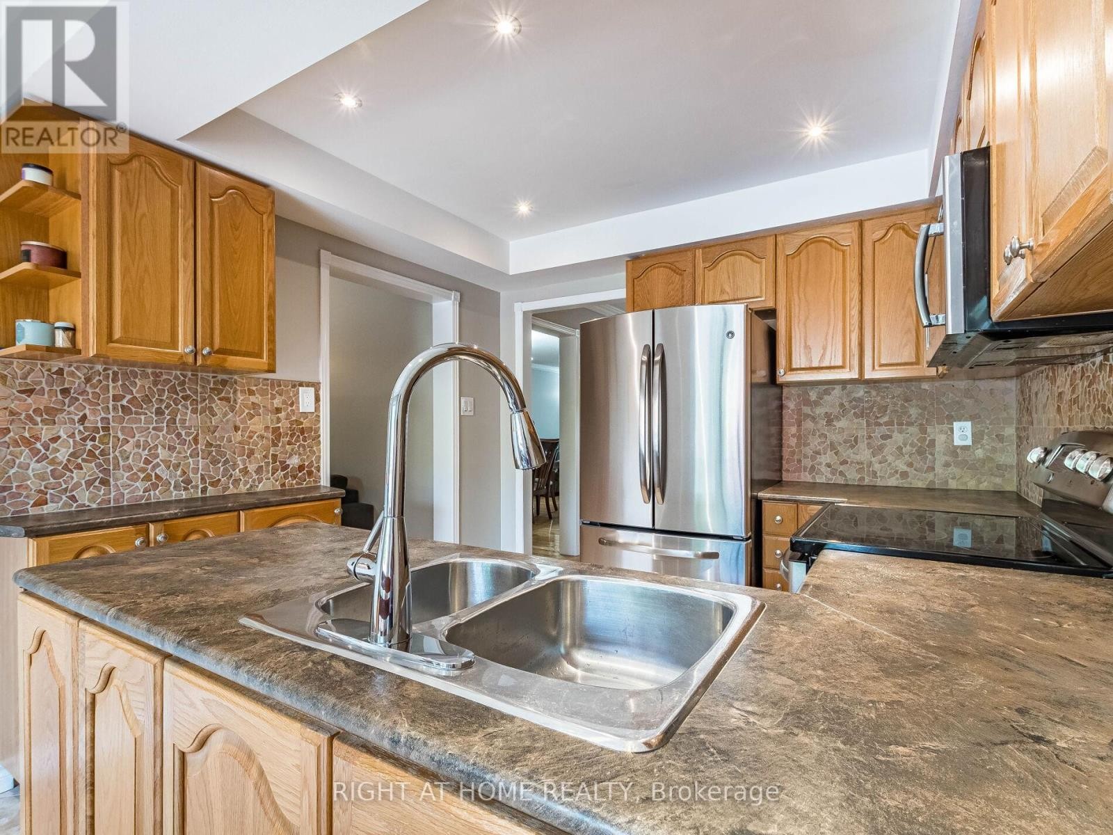 












3306 COLUMBINE CRESCENT

,
Mississauga (Lisgar),




Ontario
L5N6A8

