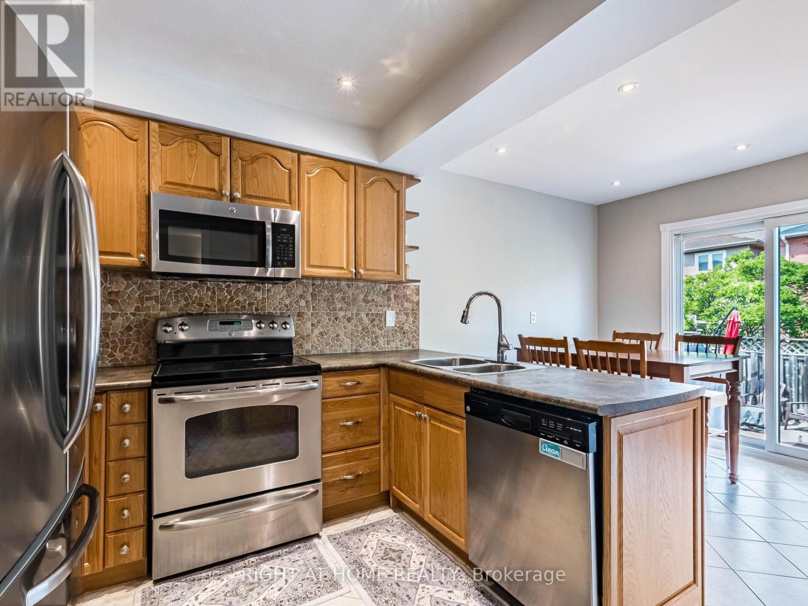 












3306 COLUMBINE CRESCENT

,
Mississauga (Lisgar),




Ontario
L5N6A8

