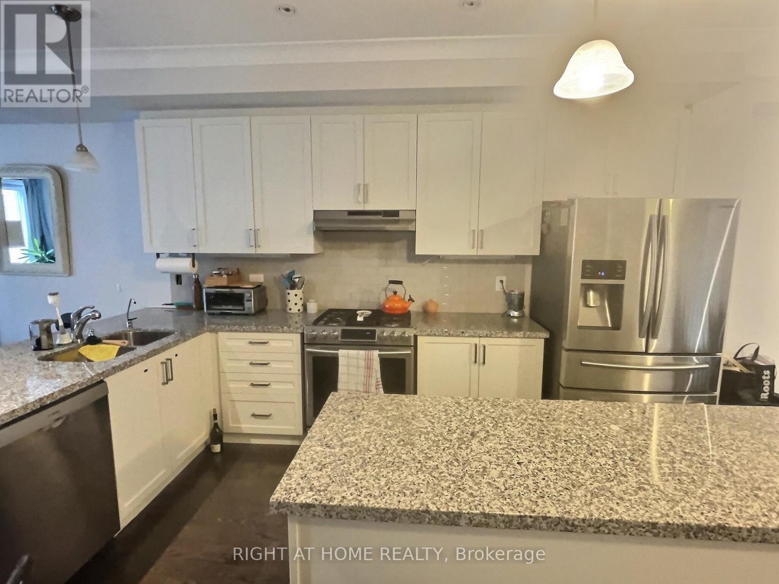 












596 MERMAID CRESCENT

,
Mississauga (Lakeview),




Ontario
L5G0B3

