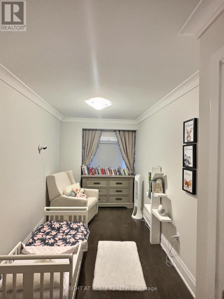 












596 MERMAID CRESCENT

,
Mississauga (Lakeview),




Ontario
L5G0B3

