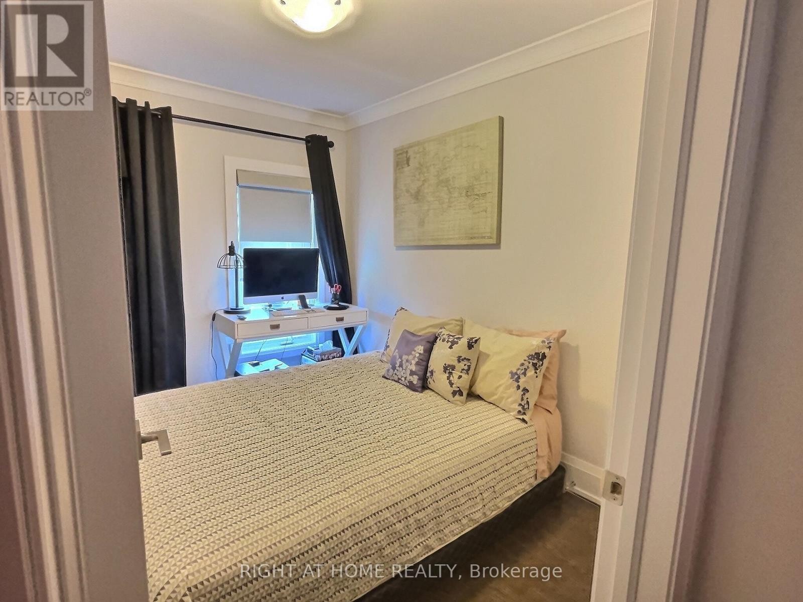 












596 MERMAID CRESCENT

,
Mississauga (Lakeview),




Ontario
L5G0B3

